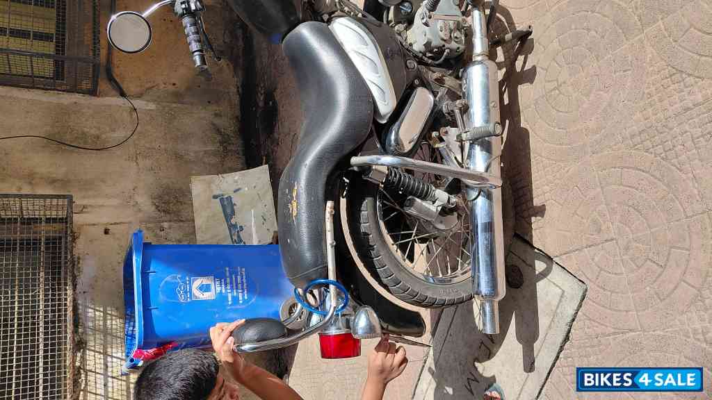 Black Royal Enfield Thunderbird Black Royal Enfield Thunderbird
