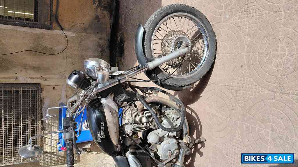 Black Royal Enfield Thunderbird Black Royal Enfield Thunderbird