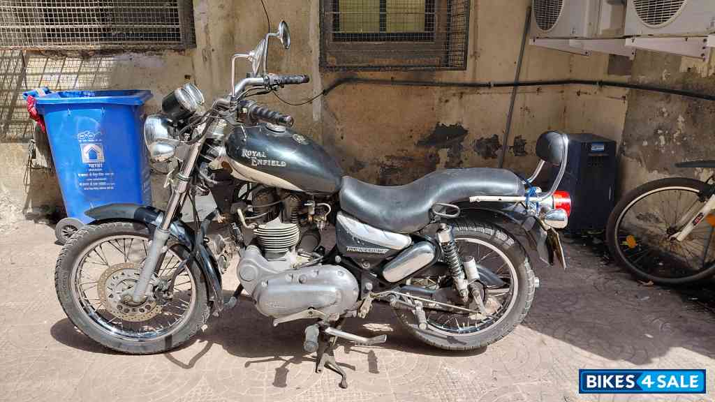 Black Royal Enfield Thunderbird Black Royal Enfield Thunderbird