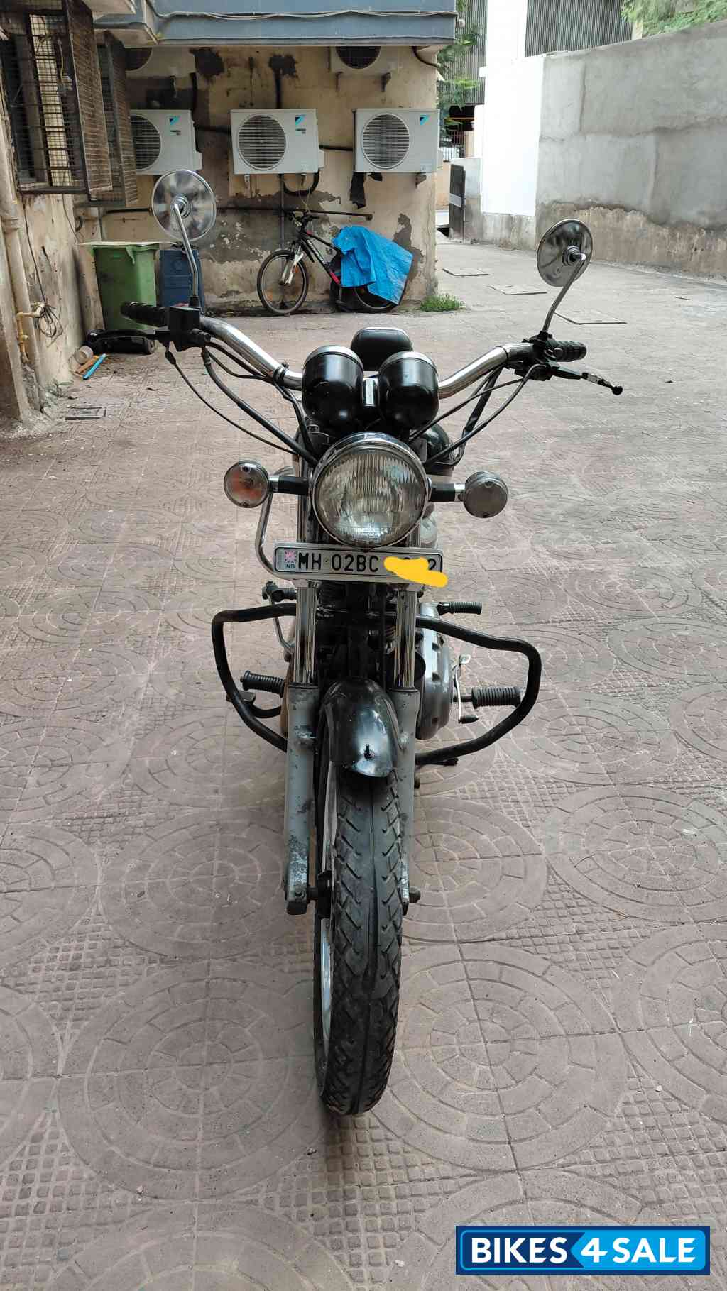 Black Royal Enfield Thunderbird Black Royal Enfield Thunderbird