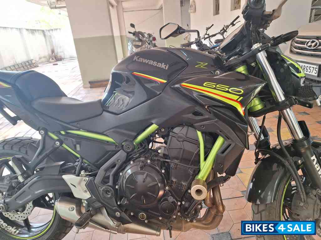 Black Neon Kawasaki Z650 BS6 2021 Black Neon Kawasaki Z650 BS6 2021