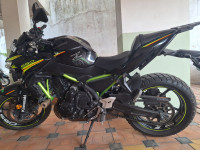 Black Neon Kawasaki Z650 BS6 2021