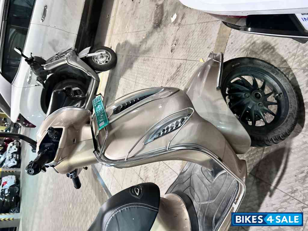 Bajaj Chetak Premium 2023 Edition