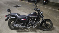 Black Bajaj Avenger 220 DTS-i
