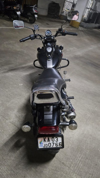 Black Bajaj Avenger 220 DTS-i