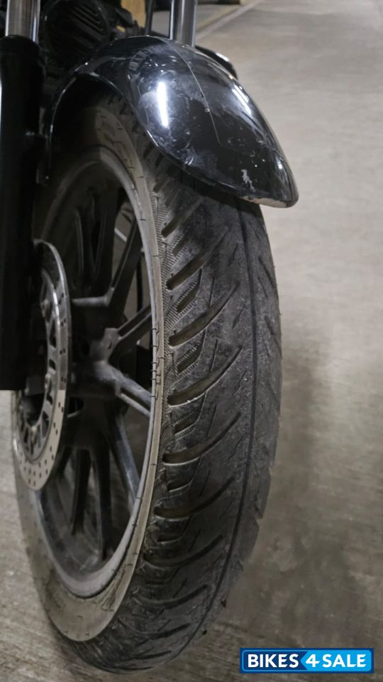 Black Bajaj Avenger 220 DTS-i Black Bajaj Avenger 220 DTS-i