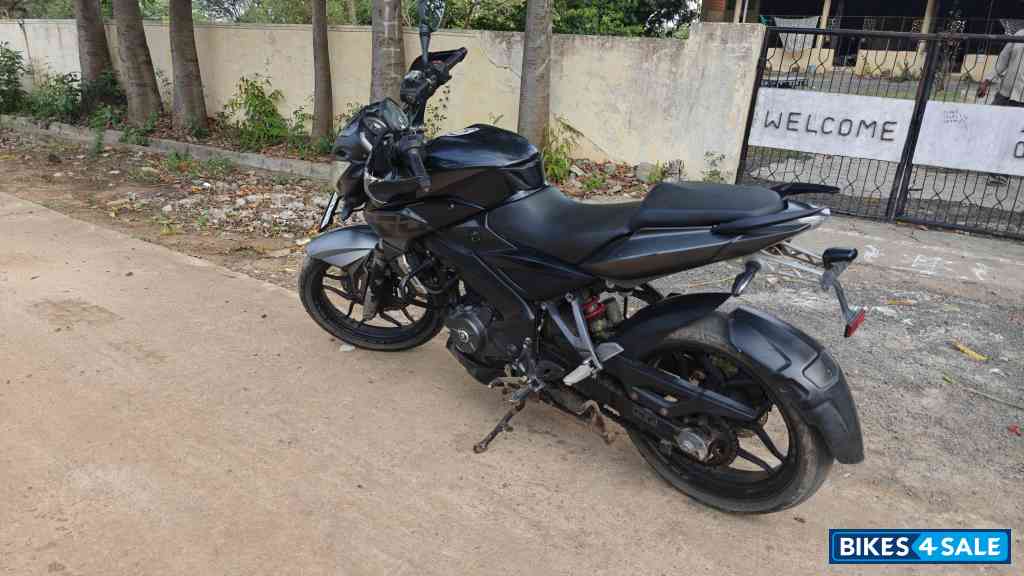 Black Bajaj Pulsar 200 NS ABS Black Bajaj Pulsar 200 NS ABS