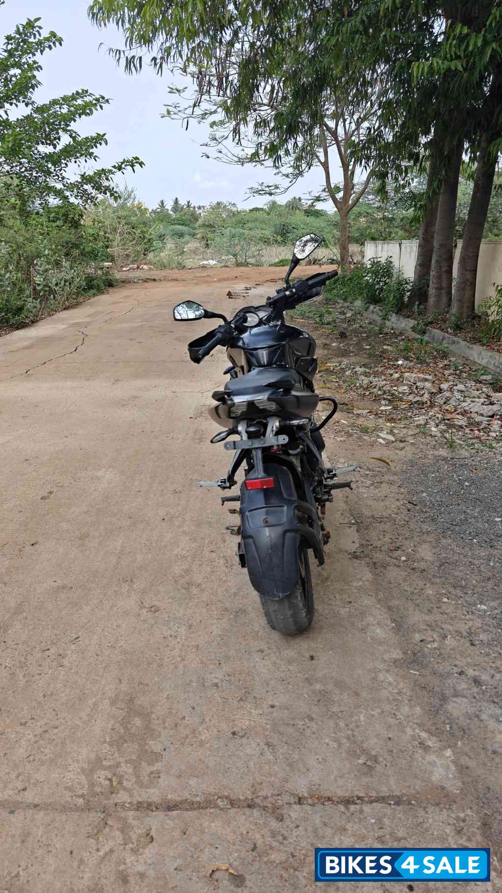 Black Bajaj Pulsar 200 NS ABS Black Bajaj Pulsar 200 NS ABS