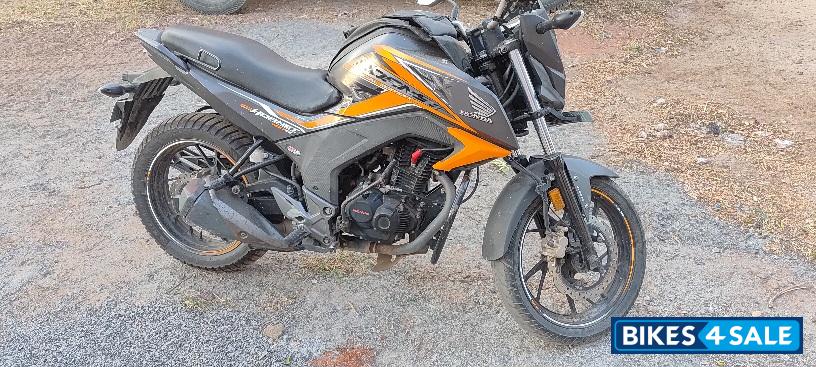 Orange Honda CB Hornet 160R ABS