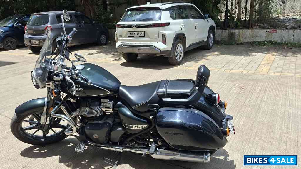 Astrel Green Royal Enfield Super Meteor 650