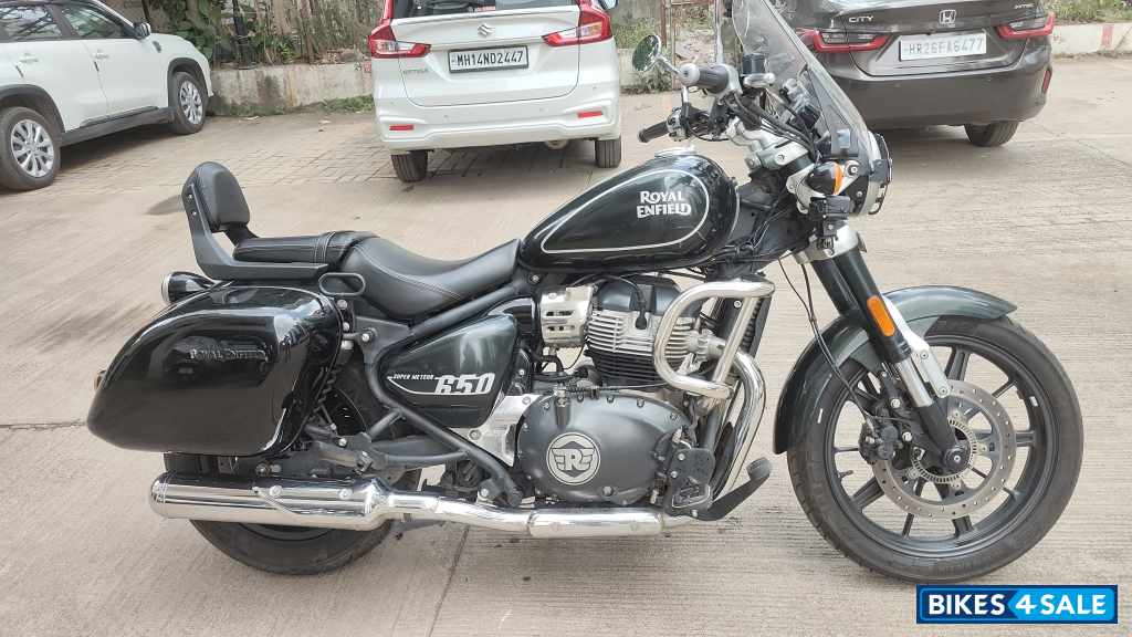 Astrel Green Royal Enfield Super Meteor 650 Astrel Green Royal Enfield Super Meteor 650