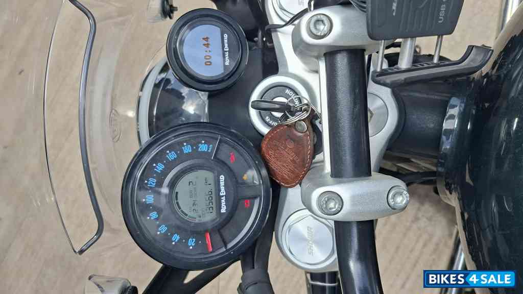 Astrel Green Royal Enfield Super Meteor 650 Astrel Green Royal Enfield Super Meteor 650