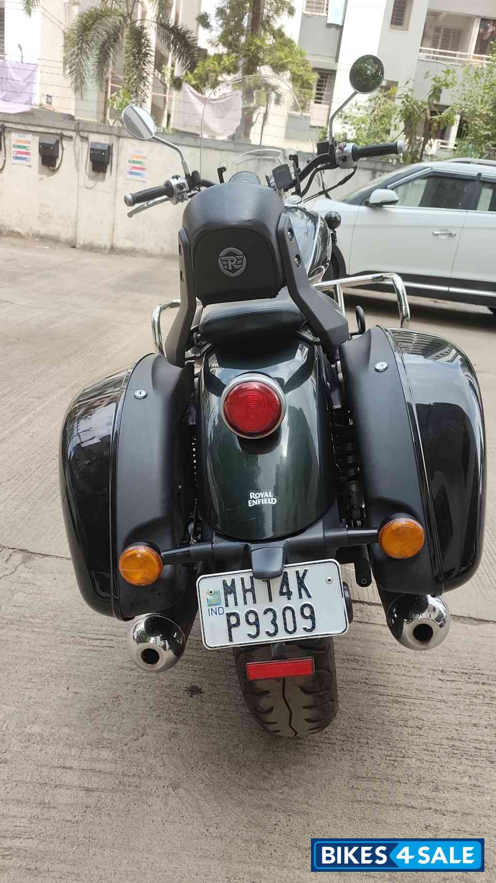 Astrel Green Royal Enfield Super Meteor 650 Astrel Green Royal Enfield Super Meteor 650