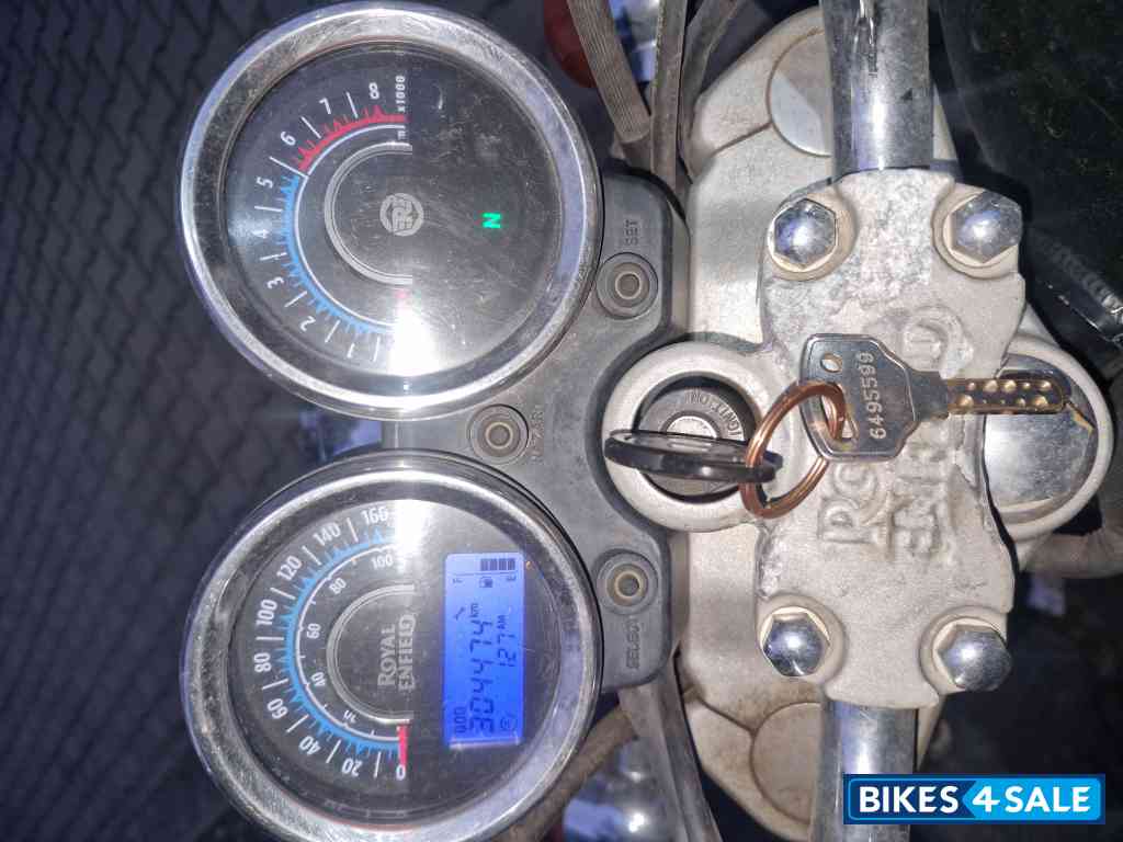 Black Royal Enfield Thunderbird 350 Black Royal Enfield Thunderbird 350