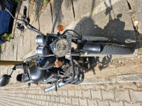 Black Royal Enfield Thunderbird 350