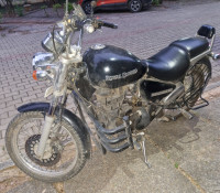 Black Royal Enfield Thunderbird 350