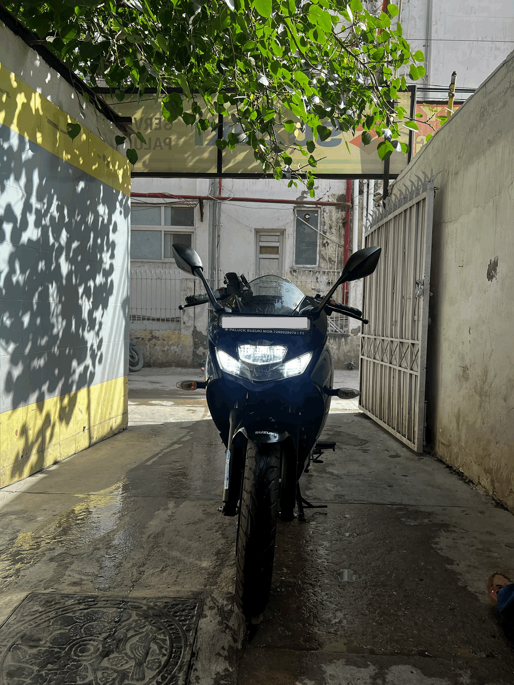 Sparkle Black Suzuki Gixxer SF