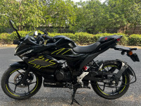 Sparkle Black Suzuki Gixxer SF