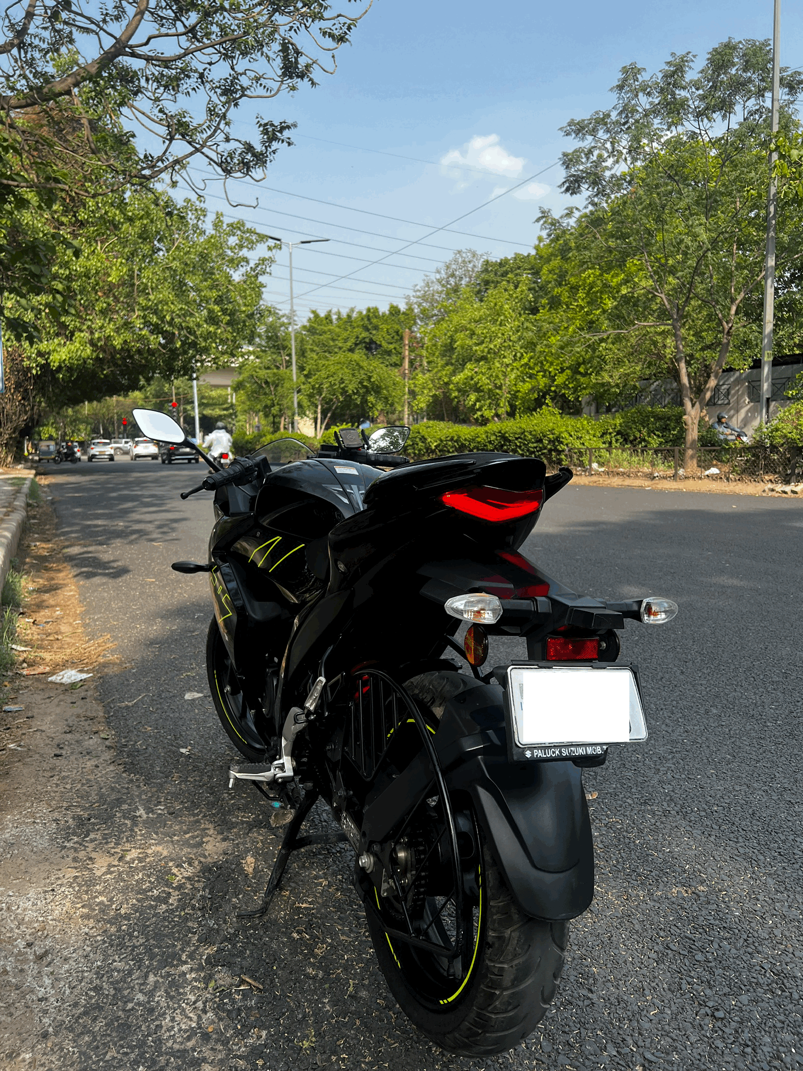 Sparkle Black Suzuki Gixxer SF Sparkle Black Suzuki Gixxer SF