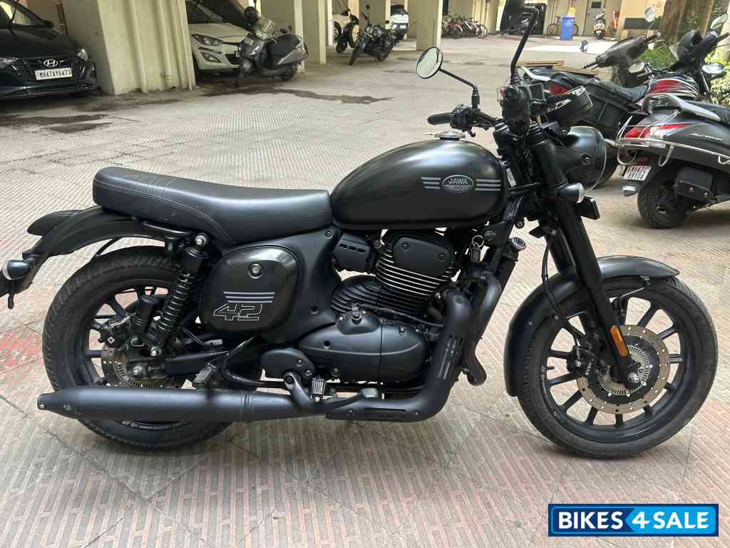 Jawa 42 Dual Channel ABS AllStar Black