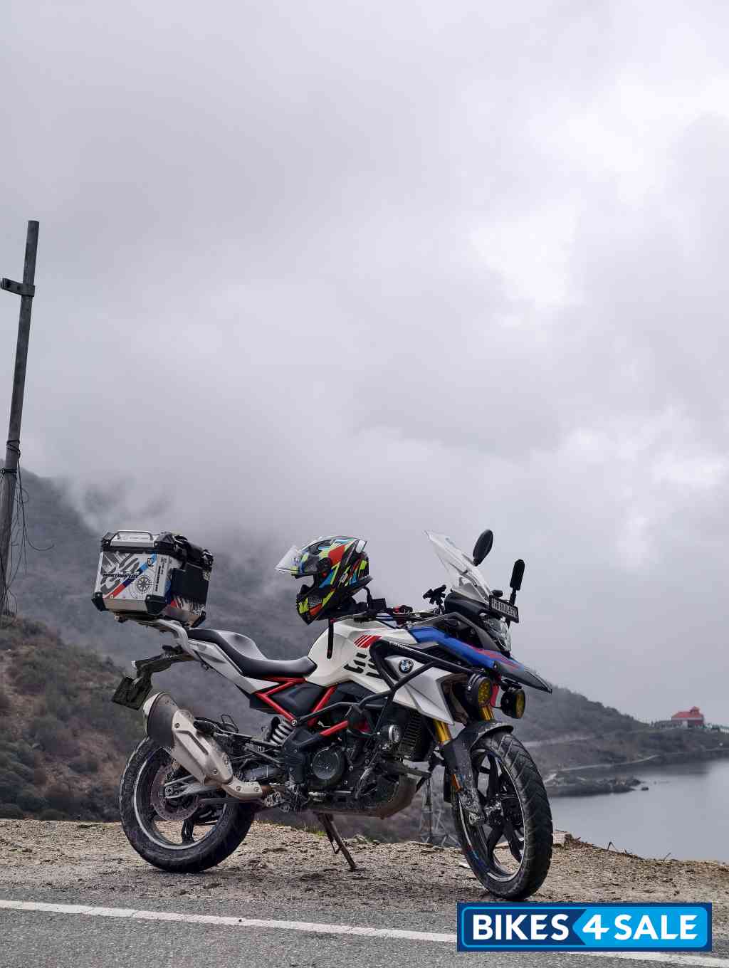 Polar White Racing B BMW G 310 GS