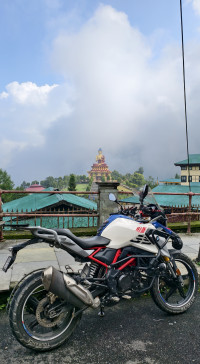 Polar White Racing B BMW G 310 GS