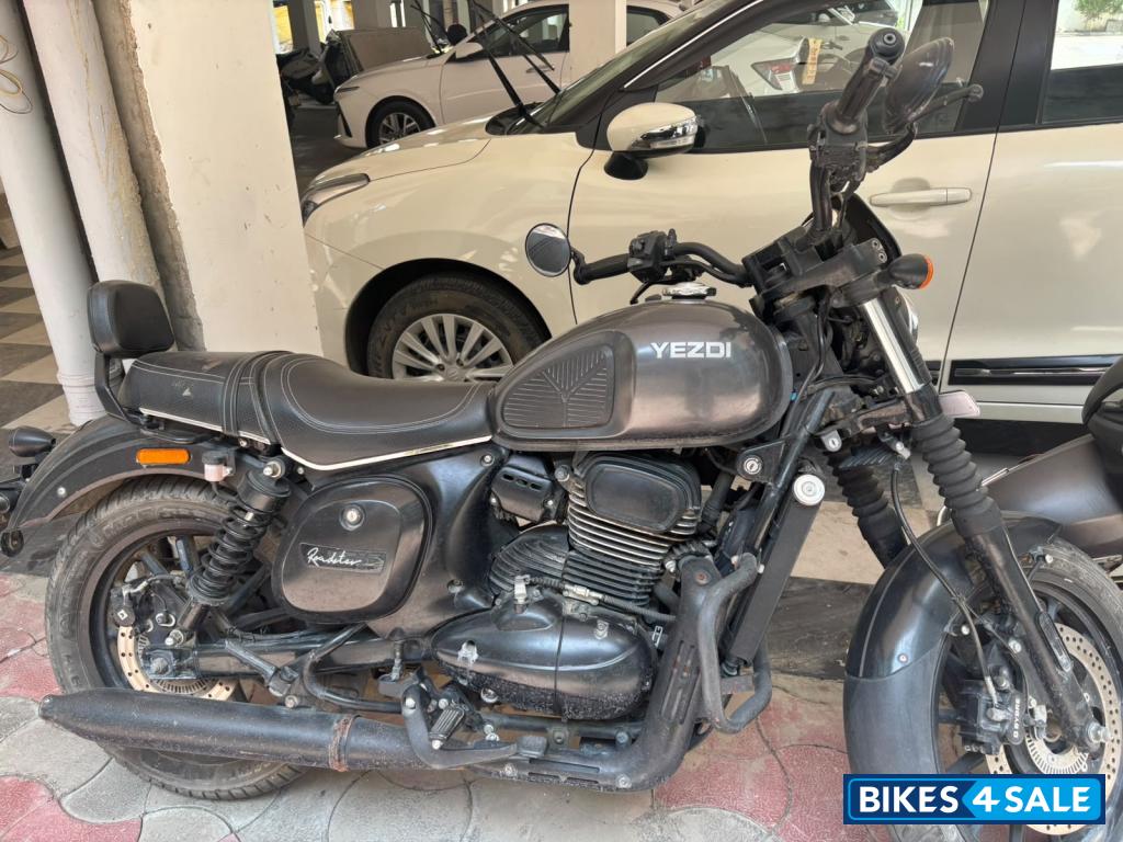 Yezdi Roadster Dark