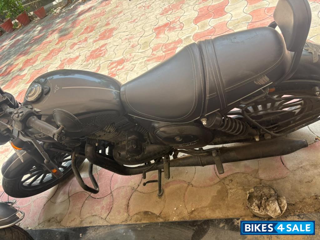 Yezdi Roadster Dark Yezdi Roadster Dark