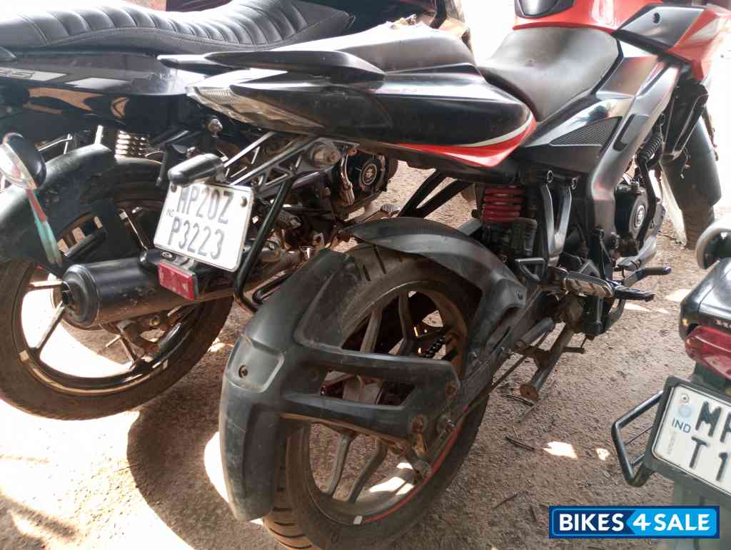 Orange Bajaj Pulsar NS125 BS6