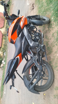 Orange Bajaj Pulsar NS125 BS6