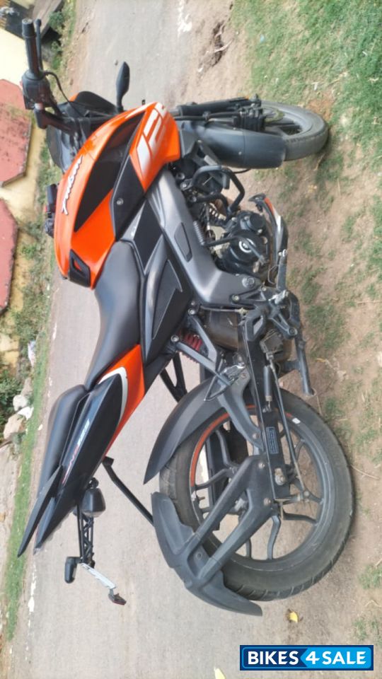 Orange Bajaj Pulsar NS125 BS6
