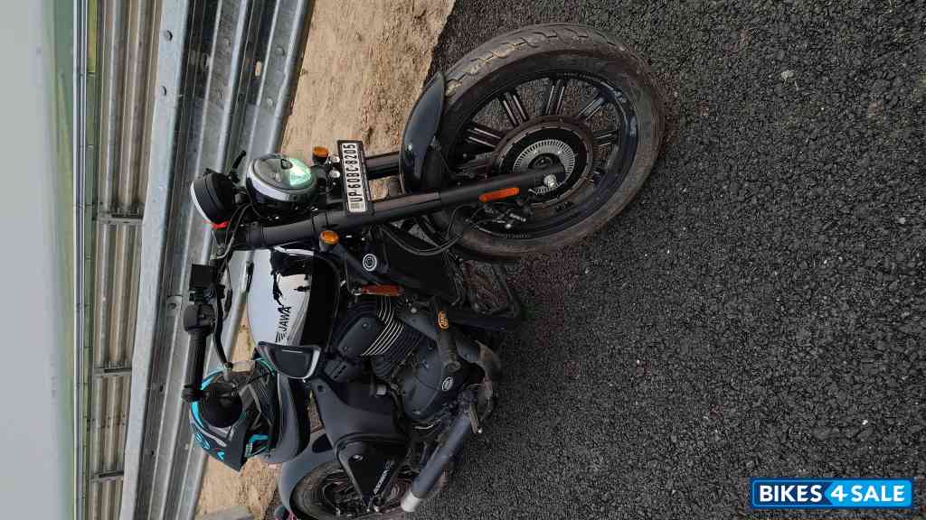 Black & Silver Jawa 42 Bobber Black Mirror