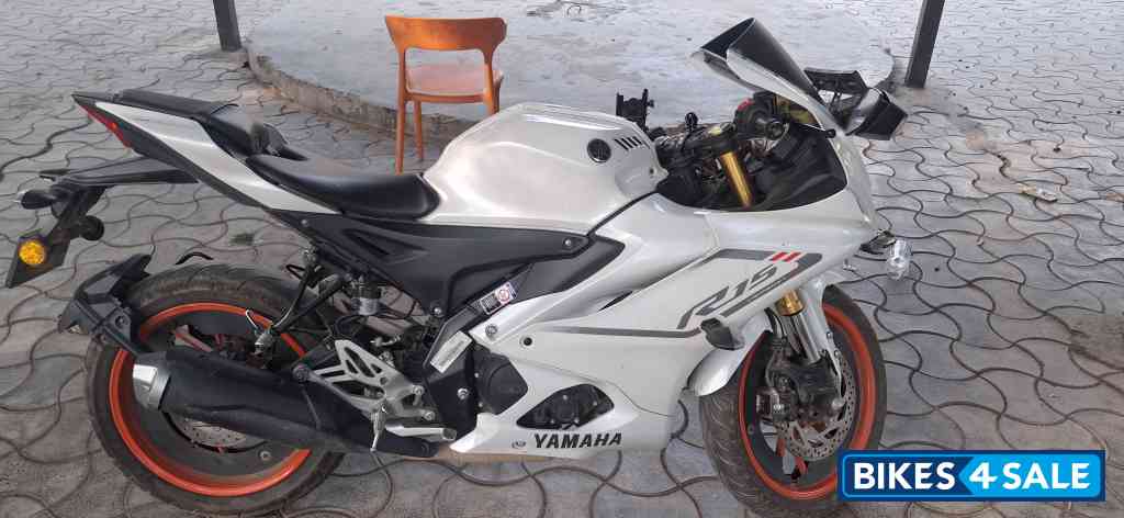 Yamaha R15 V4