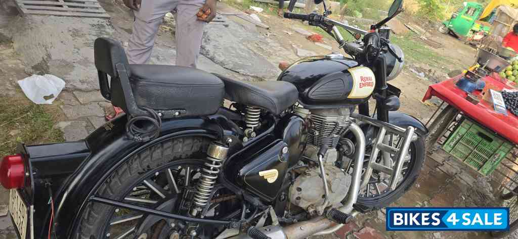 Black Royal Enfield Classic 350