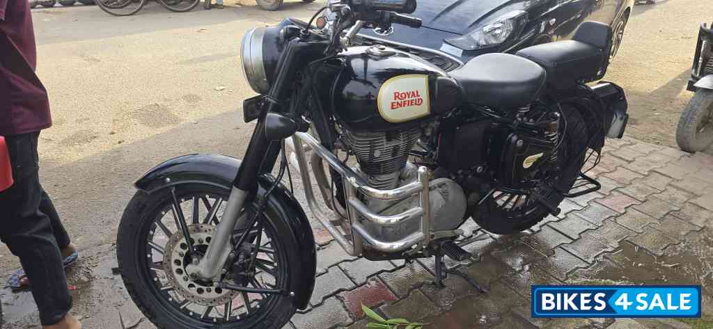 Black Royal Enfield Classic 350 Black Royal Enfield Classic 350