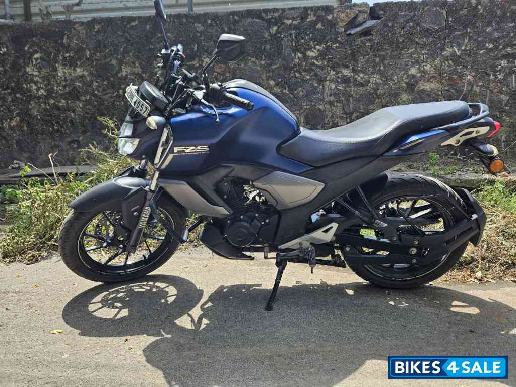 Blue Yamaha FZ-S