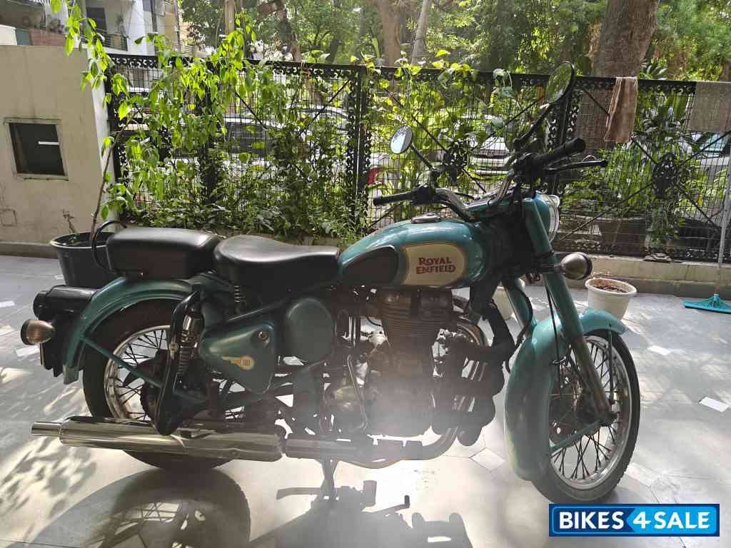 Turquoise Royal Enfield Classic 500
