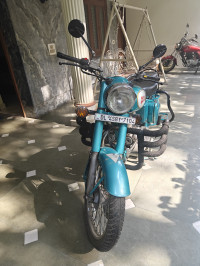 Green Royal Enfield Classic 500