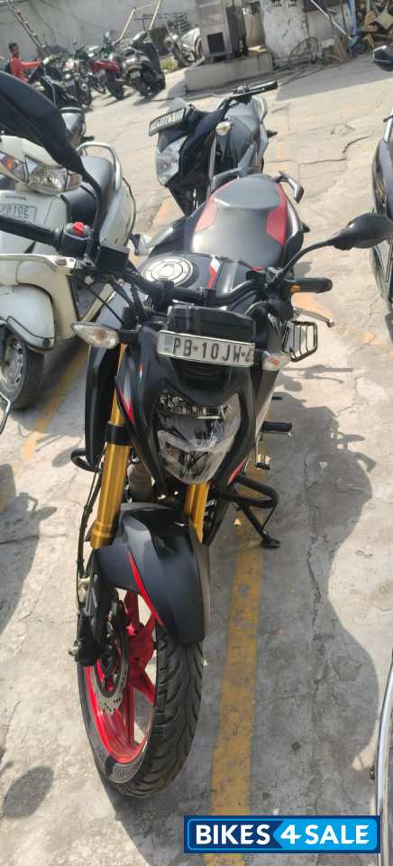 TVS Apache RTR 160 4V