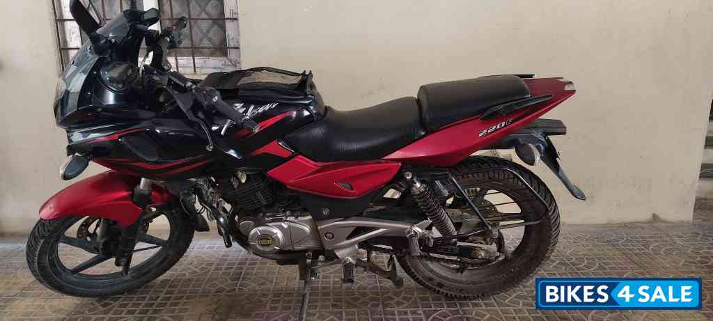 Wine Red Bajaj Pulsar 220F