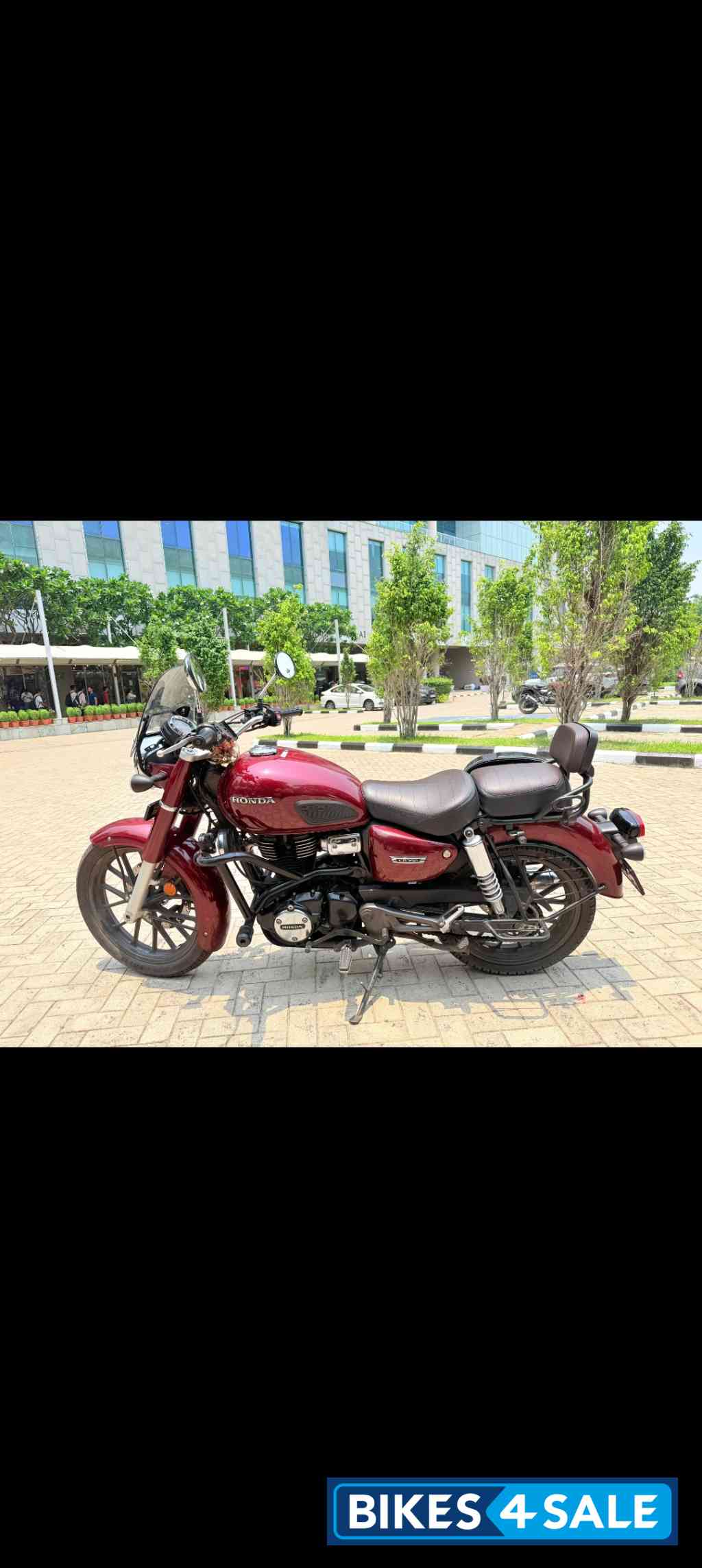Red Honda CB350 DLX Pro