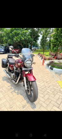 Red Honda CB350 DLX Pro