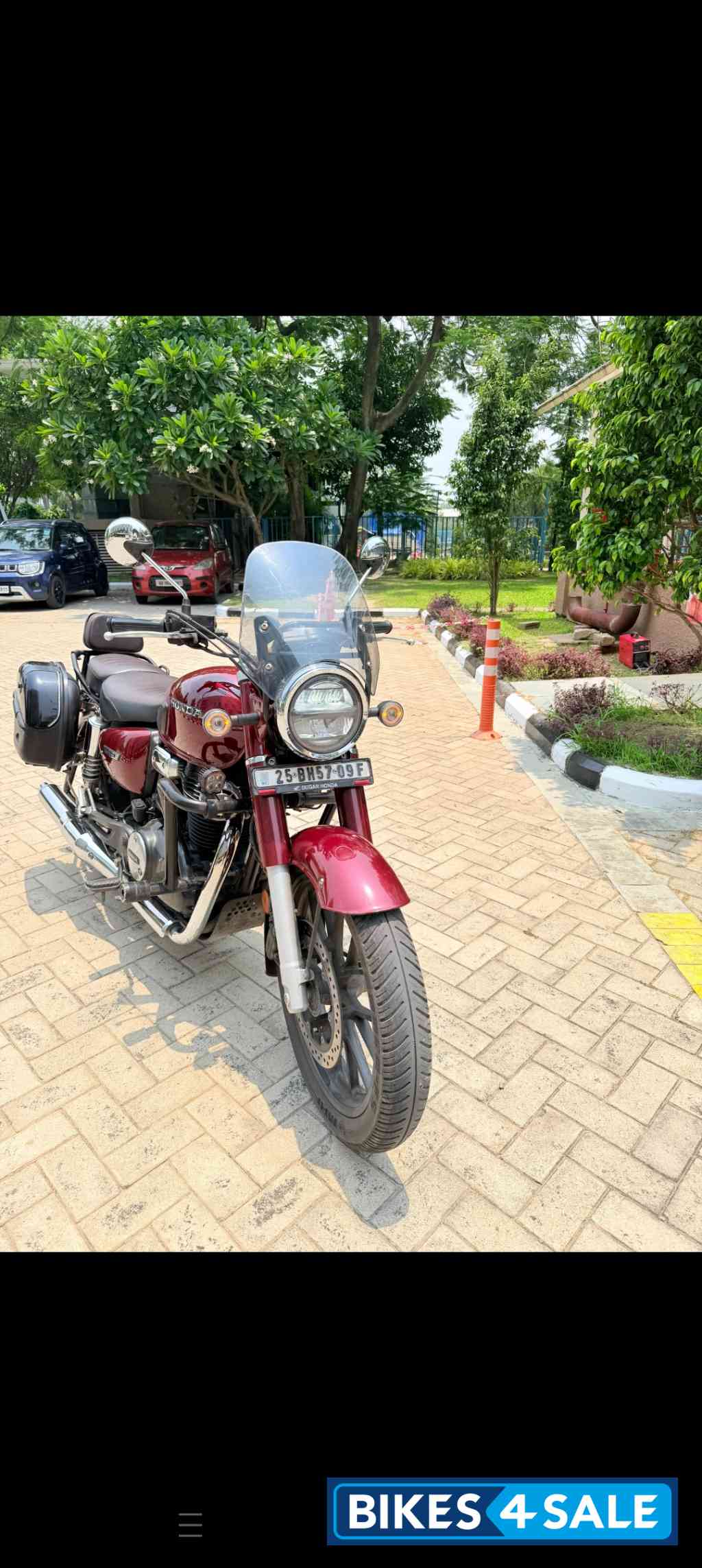 Red Honda CB350 DLX Pro Red Honda CB350 DLX Pro