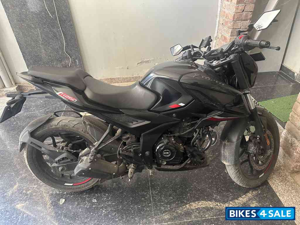 Black Bajaj Pulsar N250 Dual Channel ABS Black Bajaj Pulsar N250 Dual Channel ABS