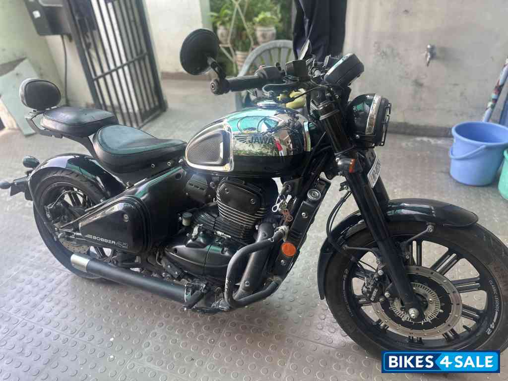 Jawa 42 Bobber Black Mirror