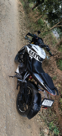 White Black Bajaj Pulsar 200 NS
