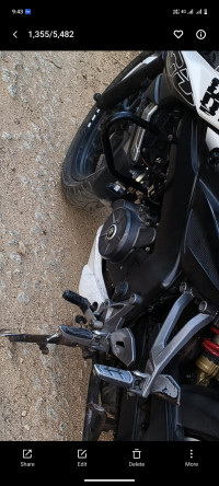 White Black Bajaj Pulsar 200 NS