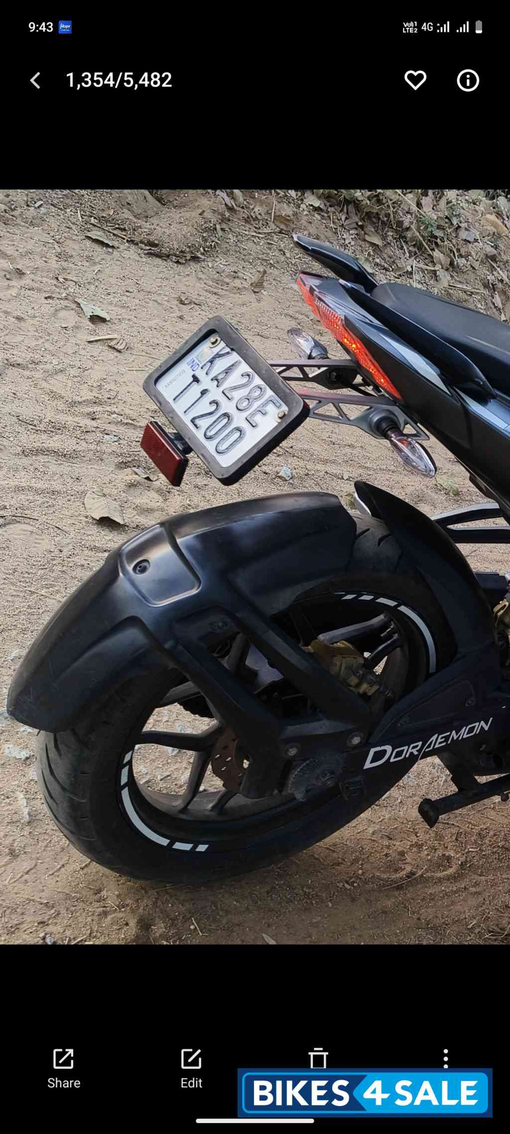 White Black Bajaj Pulsar 200 NS White Black Bajaj Pulsar 200 NS
