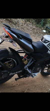 White Black Bajaj Pulsar 200 NS