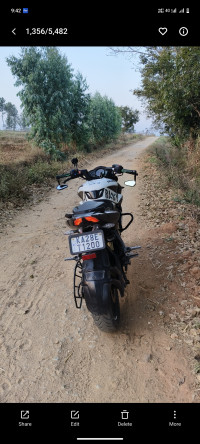 White Black Bajaj Pulsar 200 NS